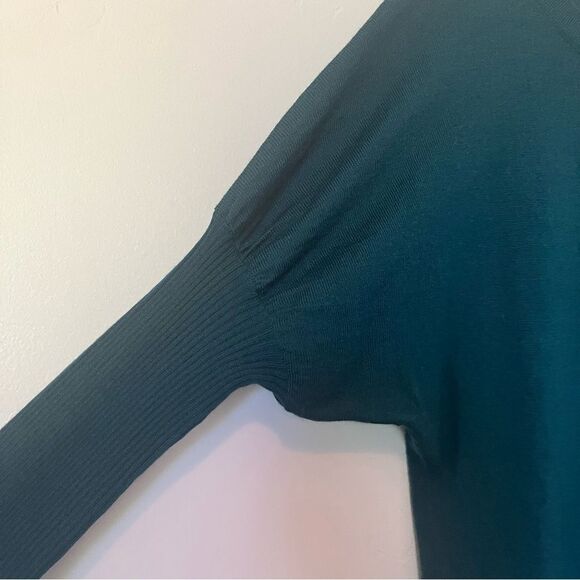 THE LIMITED Crew Neck Light Weight Sweater Size Medium - Picture 3 of 4